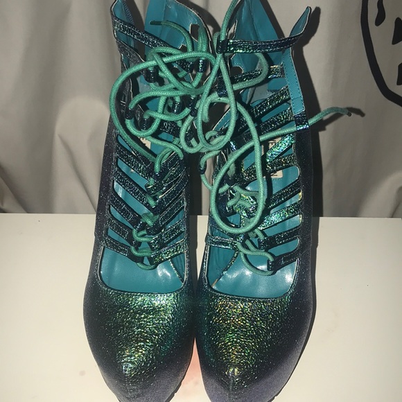 SHANA HEEL: Super Blue Iridescent Platform - Picture 2 of 5